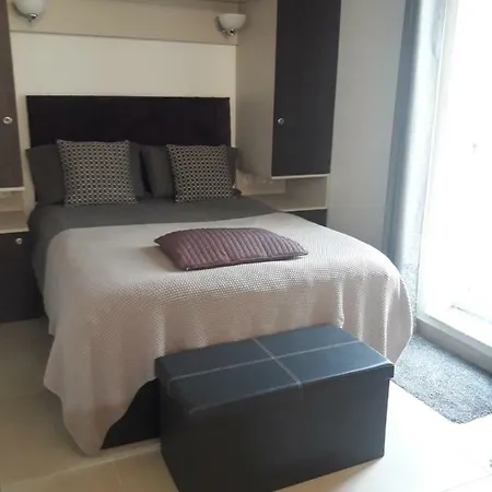 Scotts Studio Apartment *