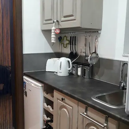 Scotts Studio Apartment *